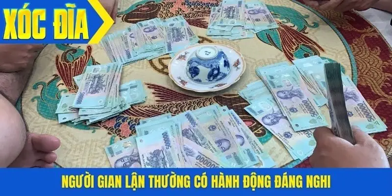 Người gian lận thường có hành động đáng nghi